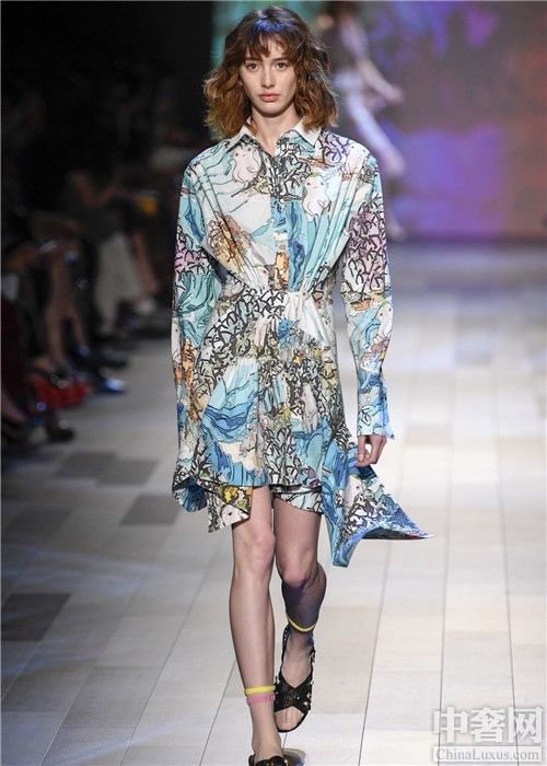 Vivienne Tam2018春夏时装秀
